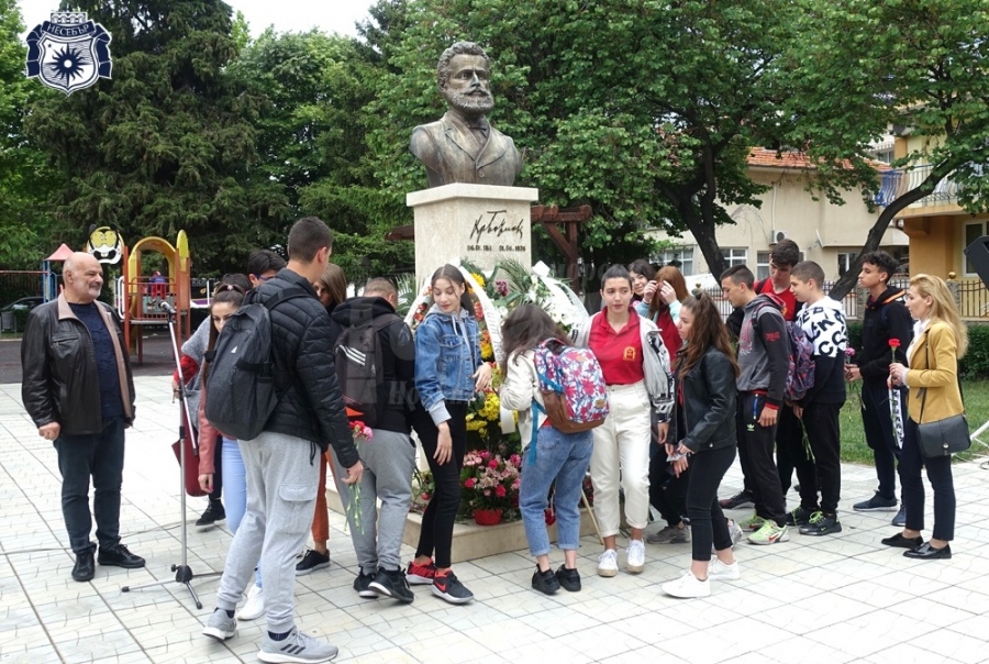 Паметта на Ботев и загиналите за родината герои почетоха в Несебър